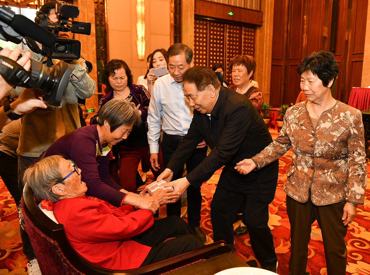 關愛百歲老人582 關愛百歲老人582